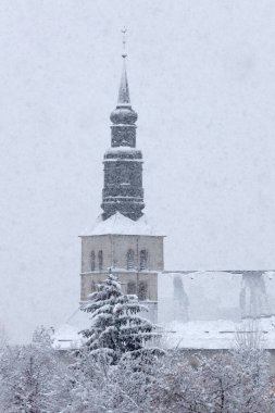Fransız Alpleri. Kışın Saint-Gervais Mont-Blanc köyü. Kiliseye. Fransa.