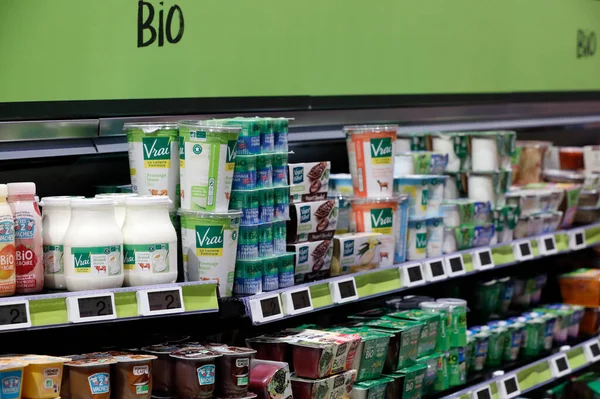 Supermarkecie Organiczne Jedzenie Jogurty Francja — Zdjęcie stockowe