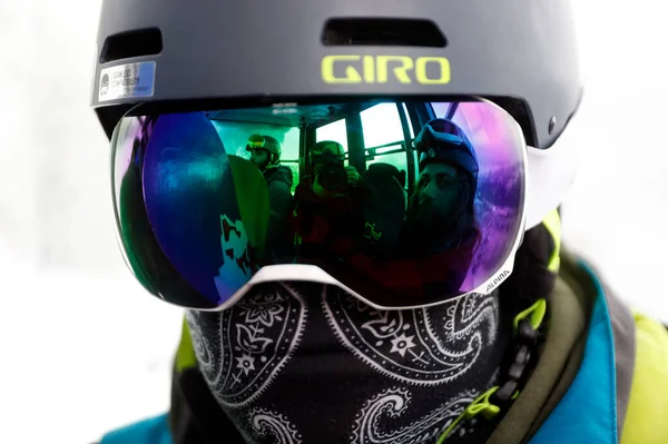 法国阿尔卑斯山 滑雪者戴着头盔和护目镜 圣热尔韦法国 — 图库照片