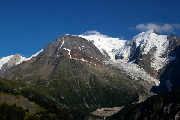 Fransız Alpleri 'nin yaz manzarası. Mont Blanc Massif. Fransa. 