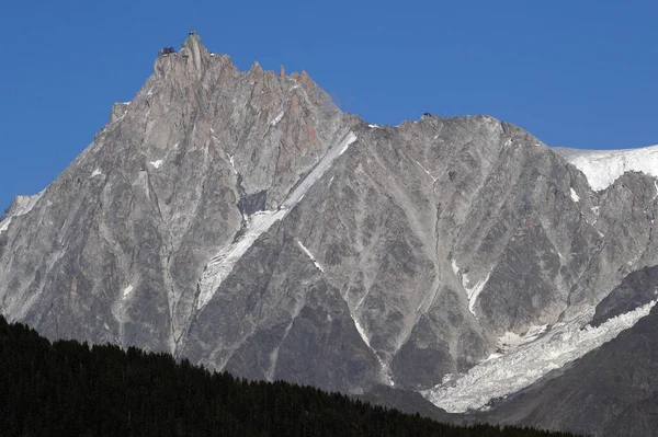 Chamonix Vadisi, Fransız Alpleri. Mont Blanc kalabalığı. Aiguille du Midi 3842 m Fransa. 