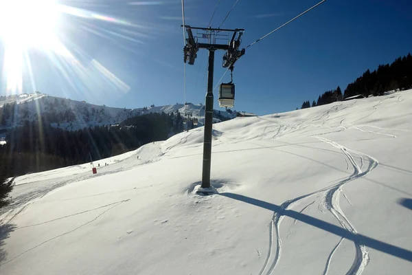 Fransız Alpleri. Mont-Blanc kalabalık. Kayak pisti. Aziz Gervais. Fransa.