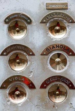 Kapı zili paneli. Venedik. İtalya. 