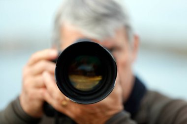 Fotoğrafçı fotoğraf çekiyor. Norveç. 