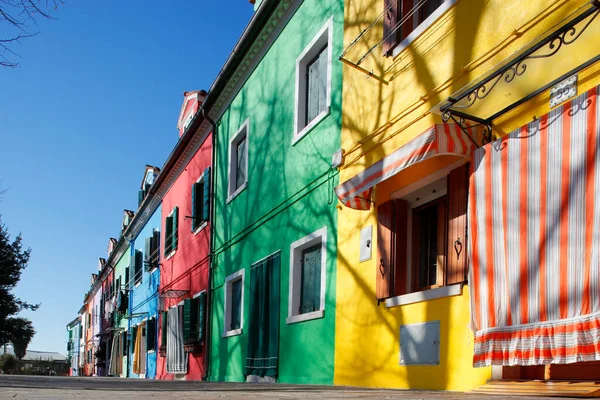 Mnohobarevné Domy Vesnici Burano Itálie — Stock fotografie