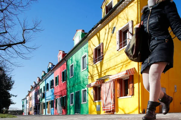 Multi Colored Houses Burano Village Woman Walking Street Italy — Stock fotografie