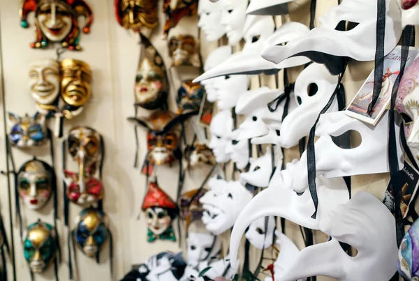 Mağazada Satılık Venedik Maskeleri. Venedik. İtalya. 