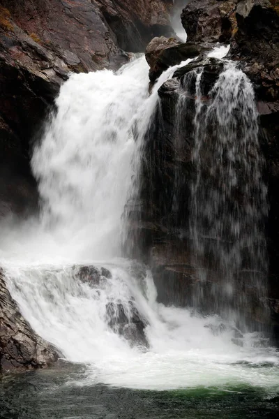 Waterfall Mountain Norway — Zdjęcie stockowe