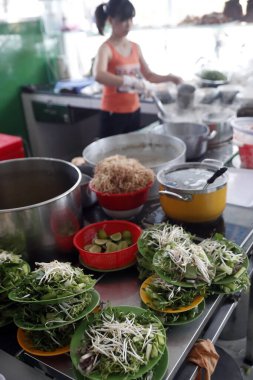 Vietnam restoranı. Erişte çorbası, çörek anne. Ho Chi Minh Şehri. Vietnam. 