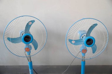 İki portatif fan. Cai Be. Vietnam. 