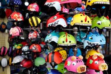 Çocuk Bisiklet Kaskı Dükkanı. Ho Chi Minh Şehri. Vietnam. 