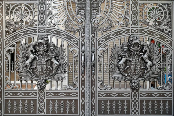 - Ev. Metal kapı. Ho Chi Minh Şehri (Saigon). Vietnam. 