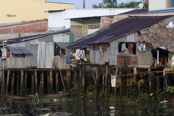 Mekong deltası. Riverside evleri. Cai Be. Vietnam. 