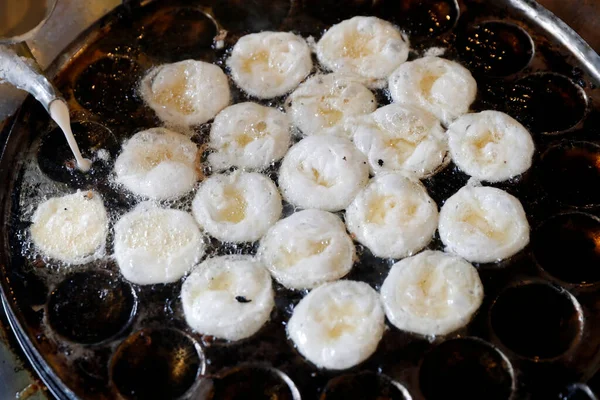 Vietnam Street Food Banh Khot Mini Rice Pancakes Topped Shrimp — Stok Foto