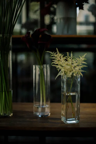 Deux Vases Avec Des Fleurs — Photo