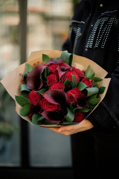 Букет Красных Роз Бумаге — стоковое фото