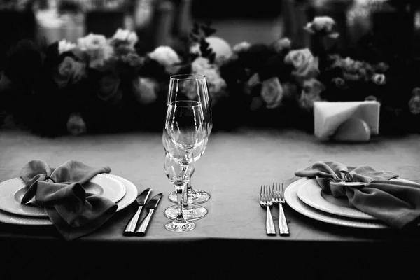 Черно Белое Изображение Цветочного Декора Свадебном Столе Лицензионные Стоковые Фото