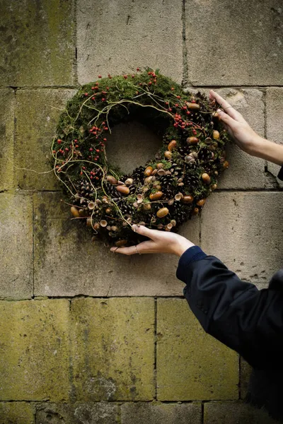 古城墙上的圣诞花环 — 图库照片