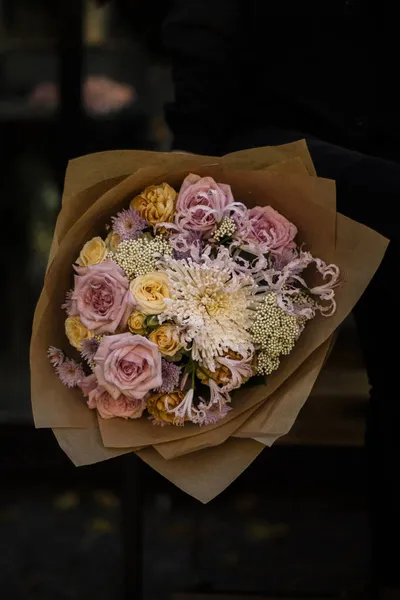 Красивый Букет Розовых Белых Цветов — стоковое фото