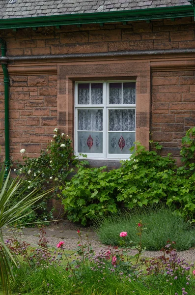 苏格兰爱丁堡王子街花园的一座小房子 — 图库照片