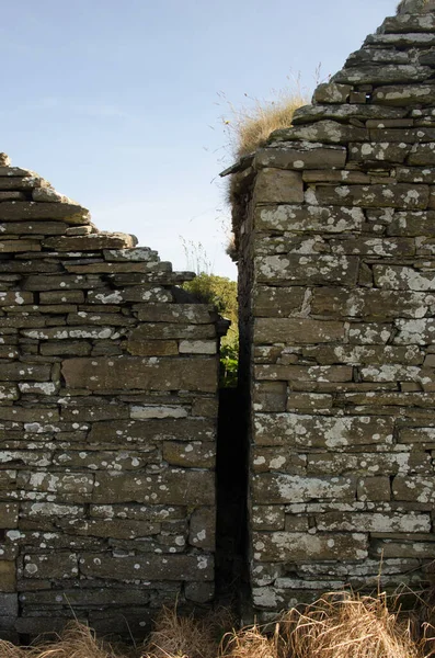 Dois Edifícios Antigos Pedra Empilhada Aninhados Juntos Orkney Escócia — Fotografia de Stock