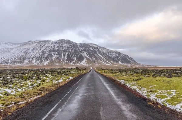Moss Covered Landscape Jumbled Lava Borders Narrow Road Iceland Road — Fotografia de Stock