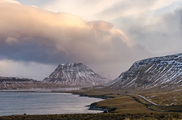 Spectacular Cloudscape Typical Icelandic Winter Days Road Leads Kirkjufell Follows — Fotografia de Stock