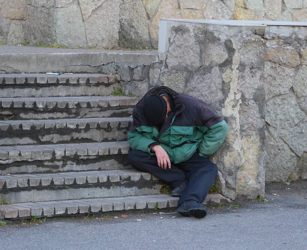 Homeless Beggar Sleeping Sitting Steps Stone Staircase City Building Kollontai — Stock Photo, Image