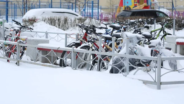 Aparcamiento Cubierto Nieve Bicicleta Patio Casa — Foto de Stock