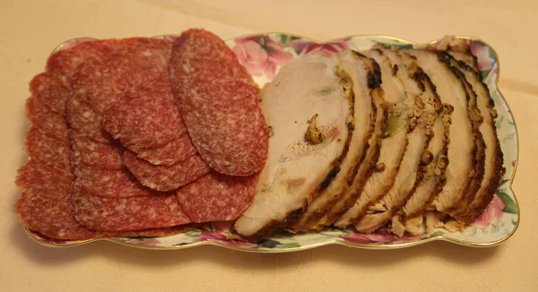Salsicha Fatiada Carne Porco Uma Bandeja — Fotografia de Stock