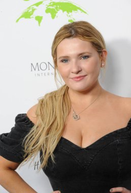 Abigail Breslin, Çevre Medya Derneği 'nde (EMA) 16 Ekim 2021' de Los Angeles, ABD 'deki GEARBOX LA' da düzenlenen ödül galasında.