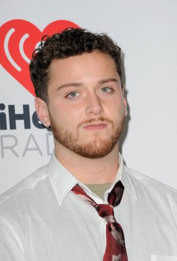 Bazzi, 3 Aralık 2021 'de Inglewood, ABD' de düzenlenen 102.7 KIIS FM 'in Jingle Ball 2021' de.