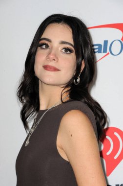 Luann Diez, 3 Aralık 2021 tarihinde Inglewood, ABD 'de düzenlenen 102.7 KIIS FM' in Jingle Ball 2021 'de.