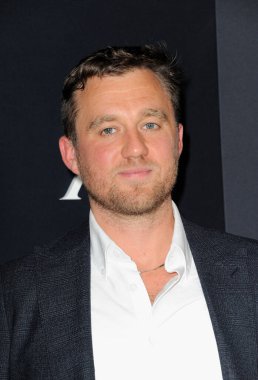 Michael Pearce, 2 Aralık 2021 'de ABD' nin Los Angeles şehrindeki DGA 'da düzenlenen Amazon Stüdyoları' Encounter 'ın Los Angeles galasında.