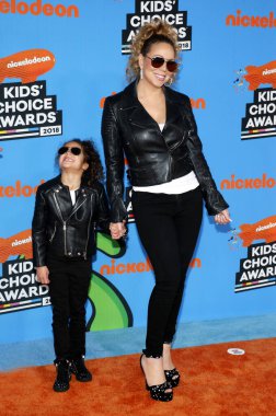 Mariah Carey ve Monroe Cannon Nickelodeon'ın 2018 Kids'Choice Awards Forum Inglewood, ABD'de 24 Mart 2018 düzenlenen.