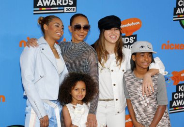 Mel B, Madison Brown Belafonte, melek Iris Murphy Brown ve Phoenix Chi Gulzar, Nickelodeon'ın 2018 Kids'Choice Awards Forum Inglewood, ABD'de 24 Mart 2018 düzenlenen.
