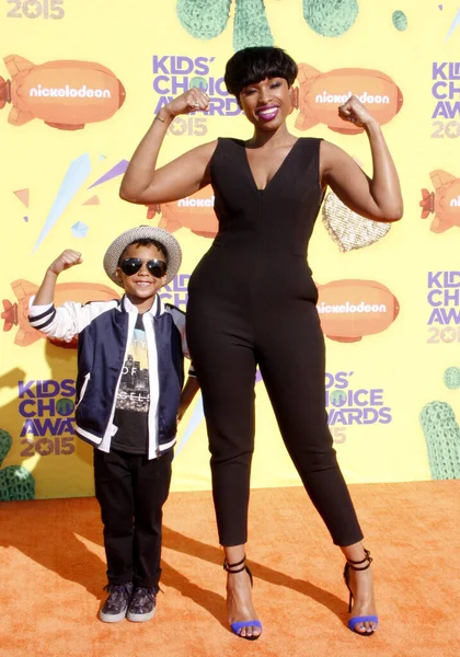 Jennifer Hudson ve David Daniel Otunga Jr., 28 Mart 2015 'te Inglewood, ABD' deki Forum 'da düzenlenen 28. Yıllık Çocuk Seçimi Ödülleri' nde.