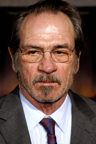 Томми Ли Джонс на премьере песни "No Country For Old Men" в театре El Capitan в Вествуде, США, 4 ноября 2007 года.