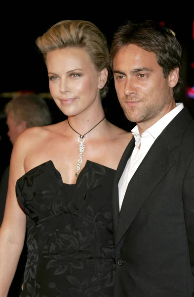 Hollywood Outubro 2005 Charlize Theron Stuart Townsend Estreia Los Angeles — Fotografia de Stock