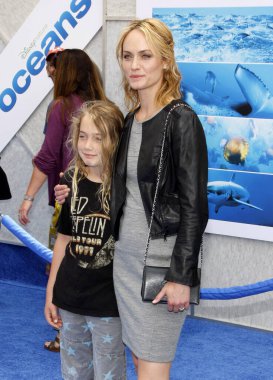 Amber Valletta 'Okyanuslar' ın Los Angeles galasında 17 Nisan 2010 'da Hollywood El Capitan Tiyatrosu' nda düzenlendi..