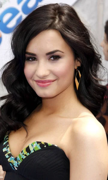 Demi Lovato出席了2010年4月17日在美国好莱坞的El Capitan剧场举行的洛杉矶 首映式 — 图库照片