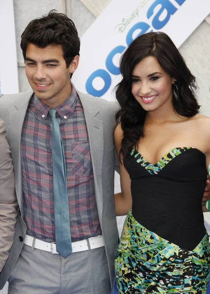 Joe Jonas Demi Lovato Premierze Oceanów Capitan Theater Hollywood Usa — Zdjęcie stockowe
