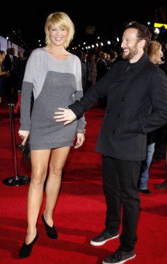 HOLYWOOD, CA - NOVEMBER 09, 2009: Jenna Elfman ve Bodhi Elfman, 9 Kasım 2009 'da Hollywood, ABD' deki El Capitan Tiyatrosu 'nda düzenlenen' Old Dogs 'filminin dünya prömiyerinde.