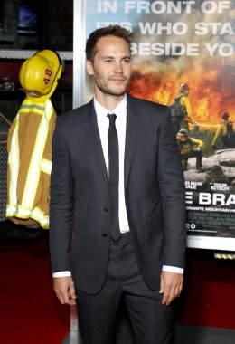 Taylor Kitsch, 8 Ekim 2017 'de ABD' nin Westwood kentindeki Regency Village Theatre 'da düzenlenen 