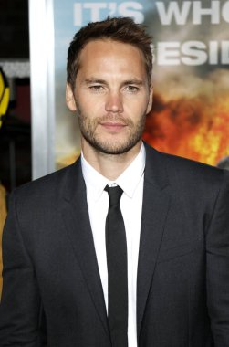 Taylor Kitsch, 8 Ekim 2017 'de ABD' nin Westwood kentindeki Regency Village Theatre 'da düzenlenen 