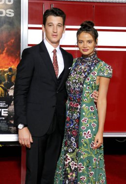 'Sadece Regency Köyü tiyatro Westwood, ABD'de 8 Ekim 2017 düzenlenen cesur' in Miles Teller ve Keleigh Sperry, Los Angeles premiere.