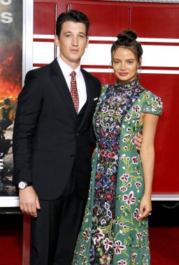 'Sadece Regency Köyü tiyatro Westwood, ABD'de 8 Ekim 2017 düzenlenen cesur' in Miles Teller ve Keleigh Sperry, Los Angeles premiere.