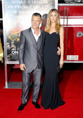 'Sadece Regency Köyü tiyatro Westwood, ABD'de 8 Ekim 2017 düzenlenen cesur', Josh Brolin ve Kathryn Boyd, Los Angeles premiere.