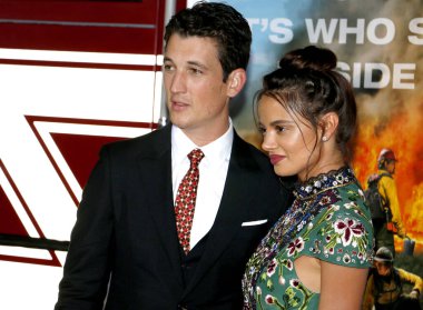 'Sadece Regency Köyü tiyatro Westwood, ABD'de 8 Ekim 2017 düzenlenen cesur' in Miles Teller ve Keleigh Sperry, Los Angeles premiere.