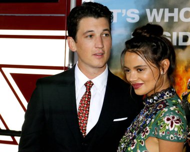 'Sadece Regency Köyü tiyatro Westwood, ABD'de 8 Ekim 2017 düzenlenen cesur' in Miles Teller ve Keleigh Sperry, Los Angeles premiere.